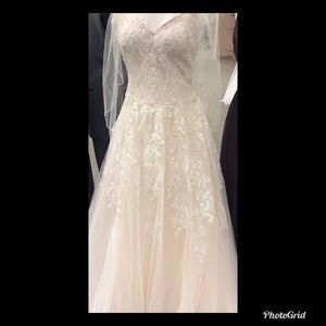 Wedding dress for sale. Size 11.